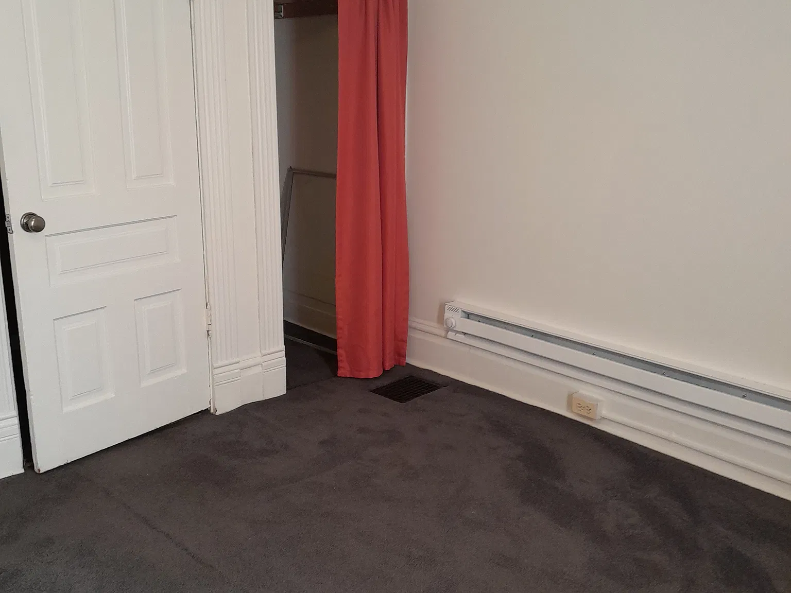 1 bed, 400 sqft, $750 — Photo 2