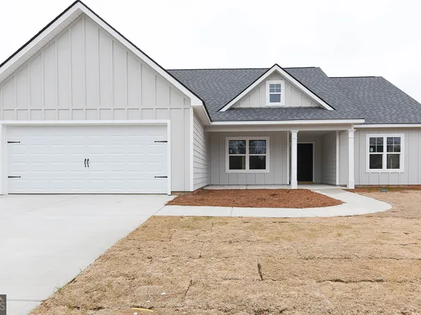 17 Saint Charles Pl, Grantville, GA 30220