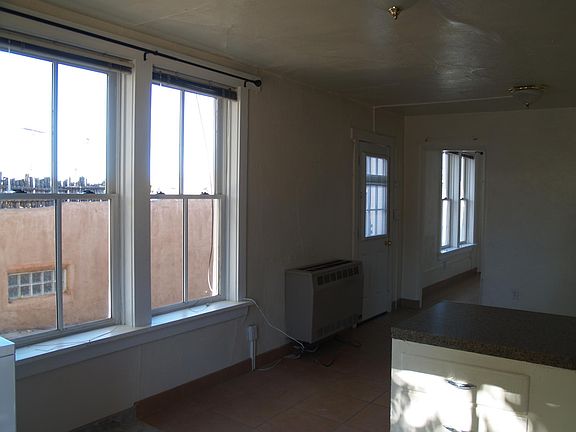 4th image of 114 E Buena Vista St #3