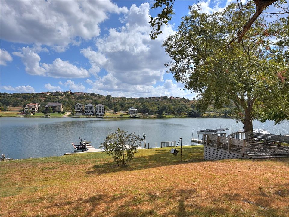 2nd image of 905 Lakeshore Dr