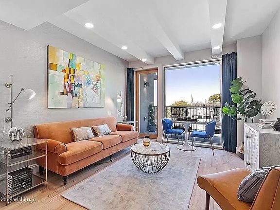 4th image of 734 E 5th Ave #5B