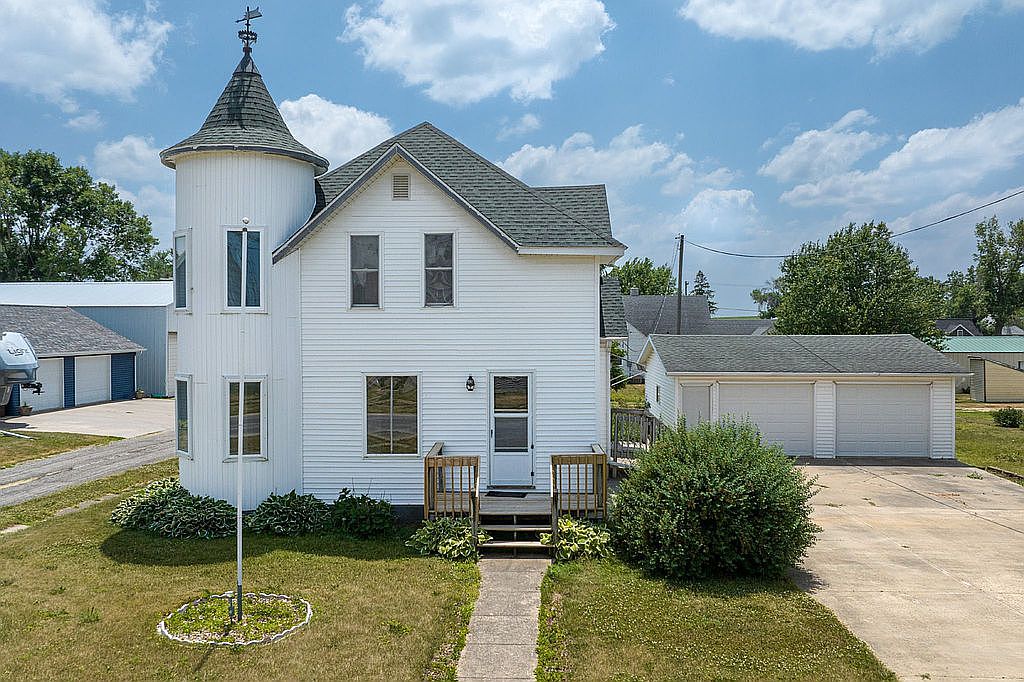 213 South St, Martelle, IA 52305 Zillow