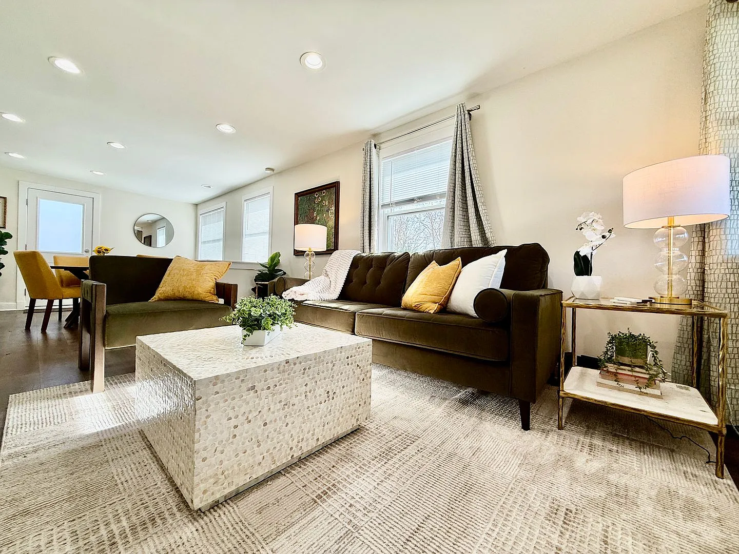 Cute & Cozy House in Quiet Blue Ash Neighborhood — Photo 4