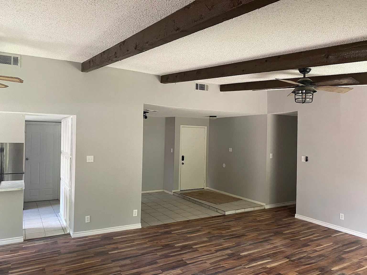5009 Tiffany Ln — Photo 2