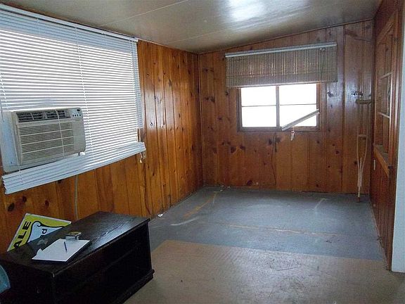 3rd image of 4050 Oak Hill Dr