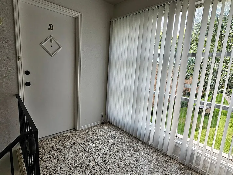 6033 Sandhurst Ln #D — Photo 7