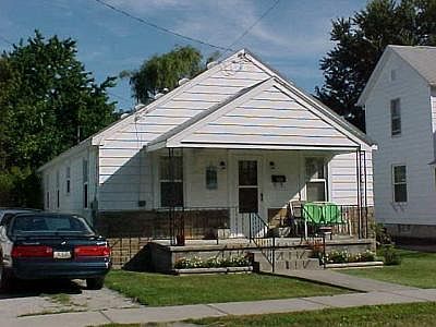 1st image of 654 E Mark St
