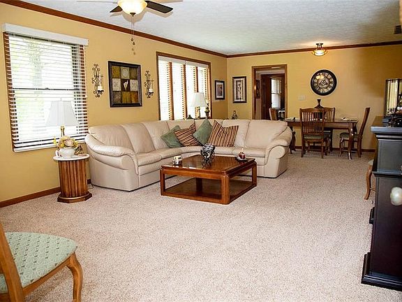2nd image of 734 Eagle Pkwy #7