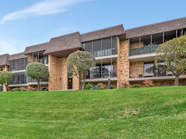 15722 Brassie Ct APT 2S, Orland Park, IL 60462