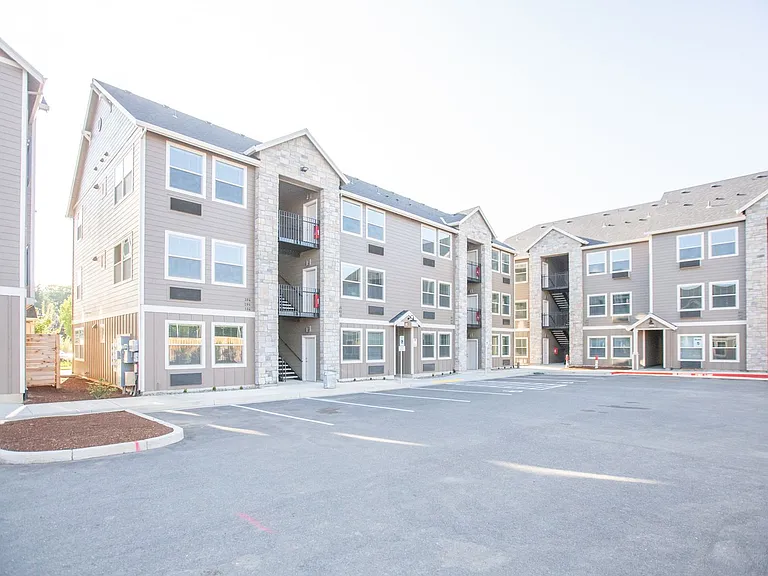 Q1 Apartments — Photo 31