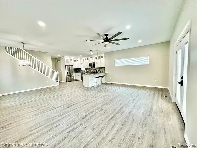 442 Ardmore Dr — Photo 32