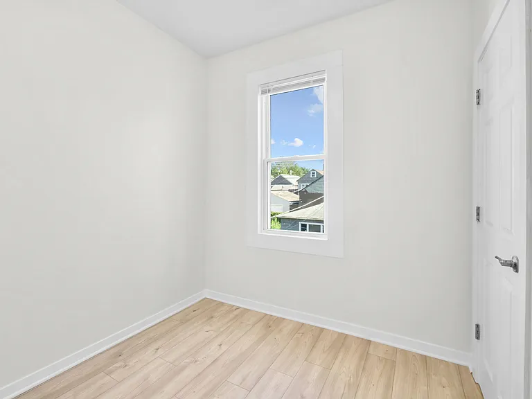1749 W 19th St #2 — Photo 15
