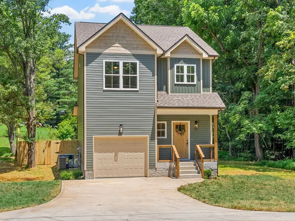 2141 Sanders Rd, Clarksville, TN 37042