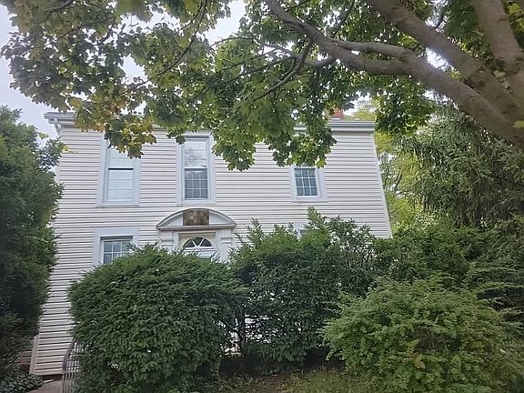 3rd image of 142 E Main St
