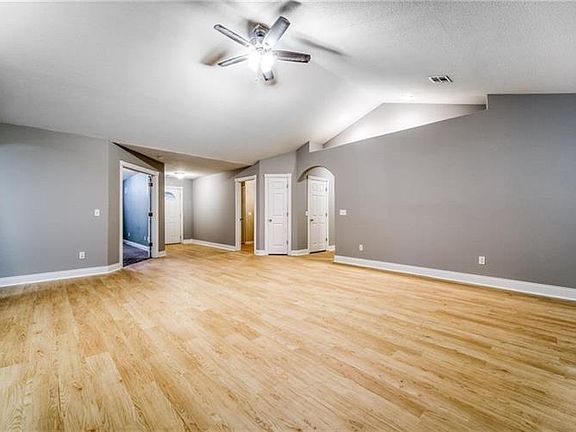 4th image of 708 Amanda Dr