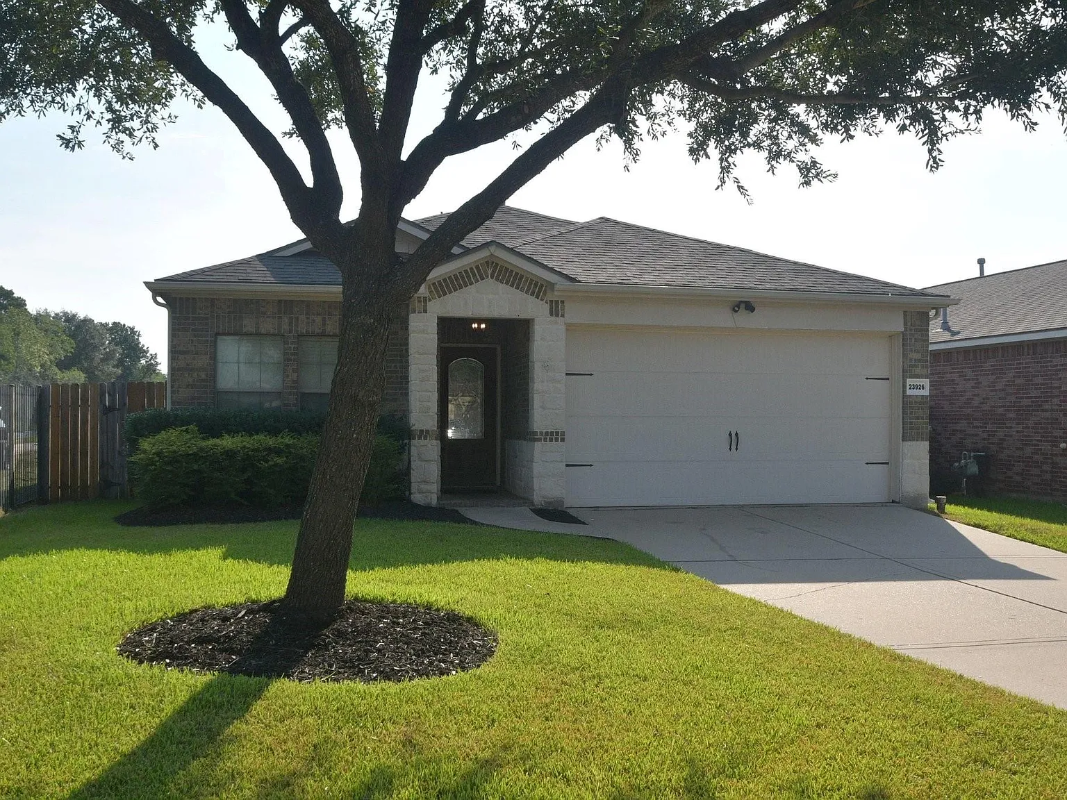 3 bed, 2.0 bath, 1685 sqft, $2,195 — Photo 2