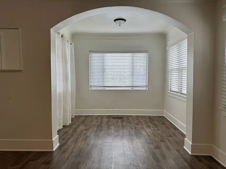 1855 S Redondo Blvd — Photo 8