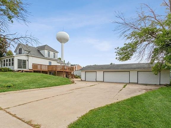 2nd image of 106 Lake Shore Dr