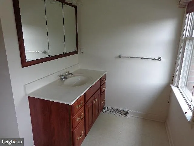 173 Stanford Rd — Photo 11
