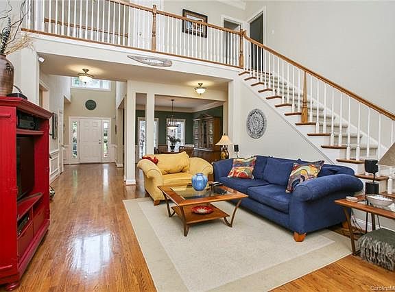 5th image of 4042 Belle Meade Cir