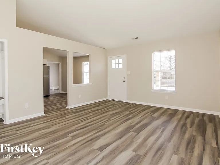 712 Pennwood Ln — Photo 5