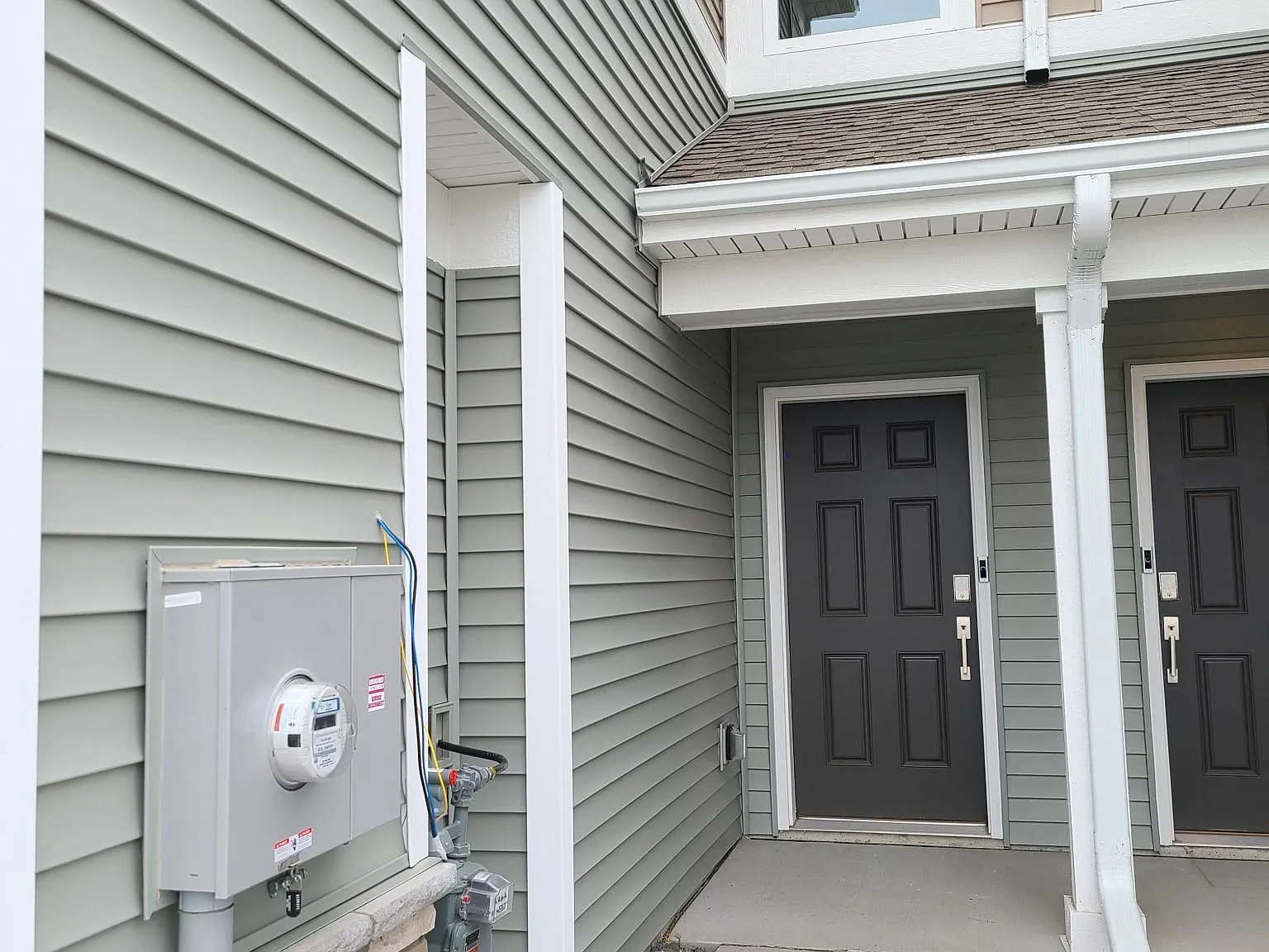3 bed, 2.5 bath, 1719 sqft, $2,495 — Photo 2