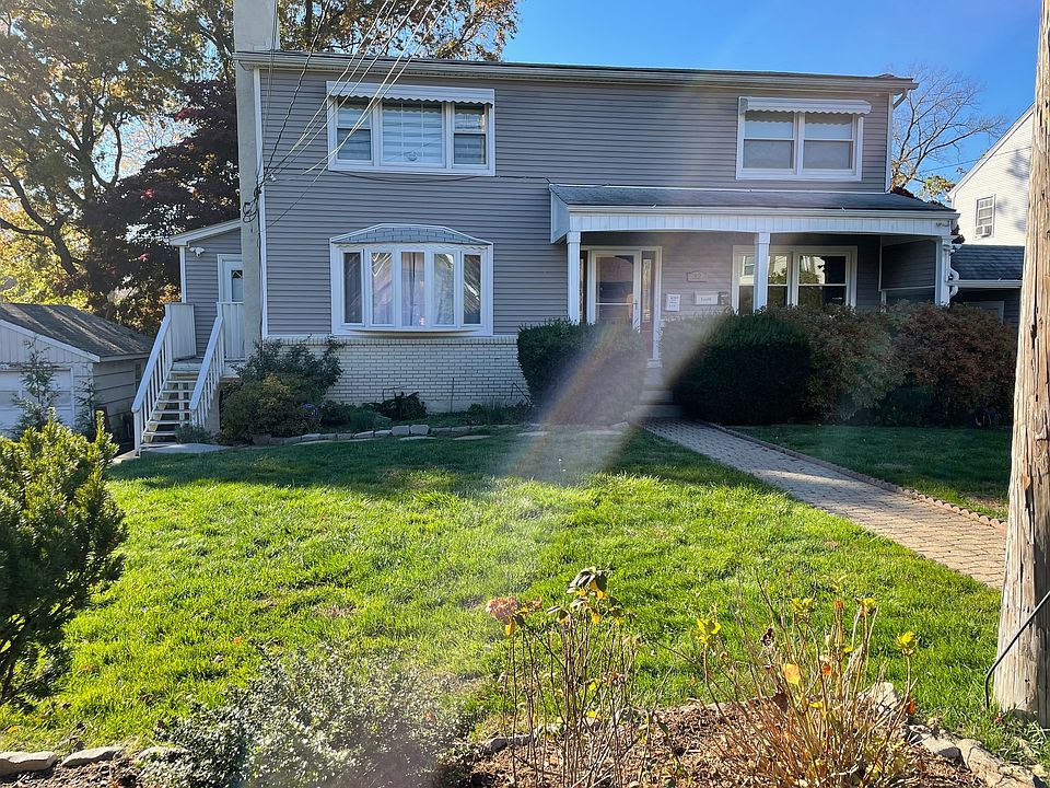 ENTRY OF THE UNIT ON THE LEFT HAND SIDE