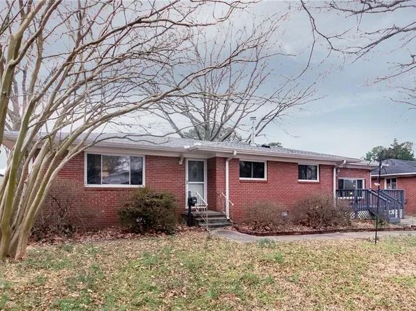 881 Hopwood Ln, Virginia Beach, VA 23455