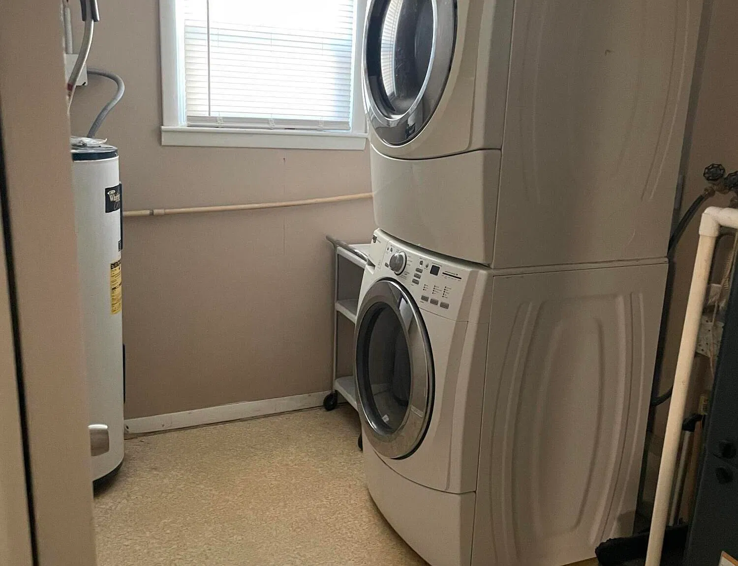 2 bed, 1.0 bath, $890 — Photo 2