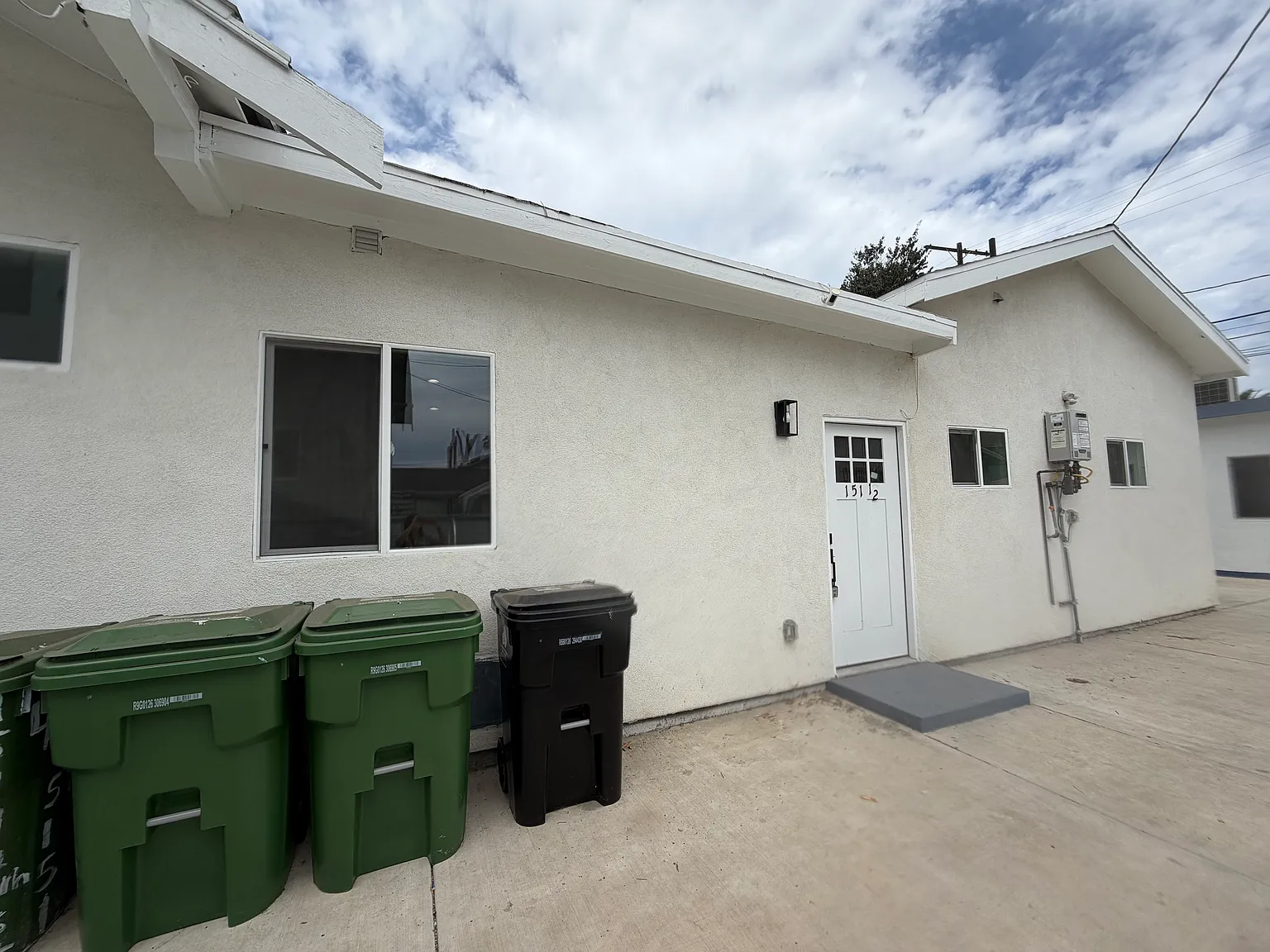 2 bed, 720 sqft, $2,400 — Photo 1