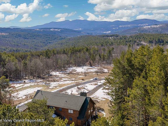 4th image of 406 Cheese Hill Road