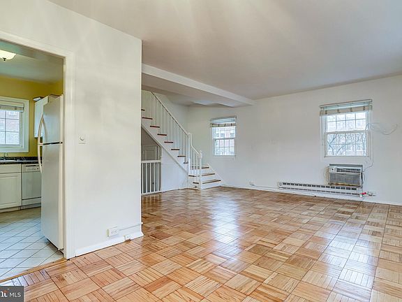 5th image of 3215 Valley Dr