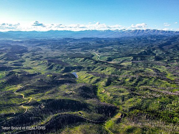 5th image of 255 Rim Rd