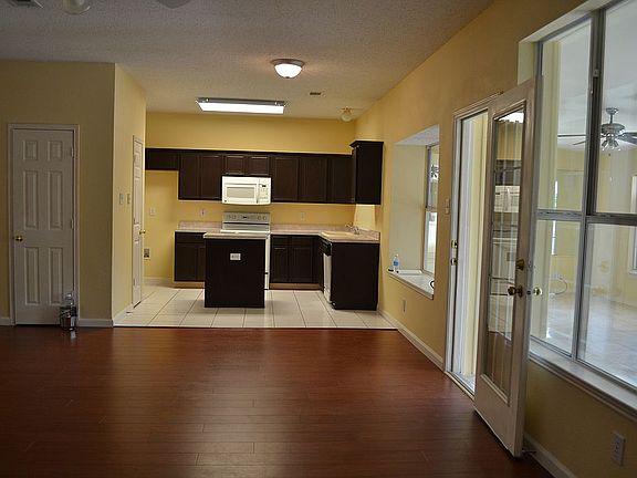 5th image of 2042 Lake Bend Dr