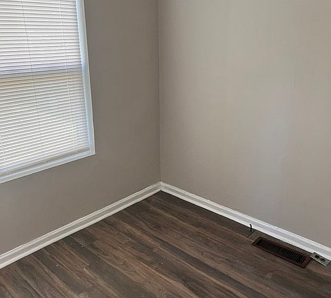 5th image of 407 Glencrest St
