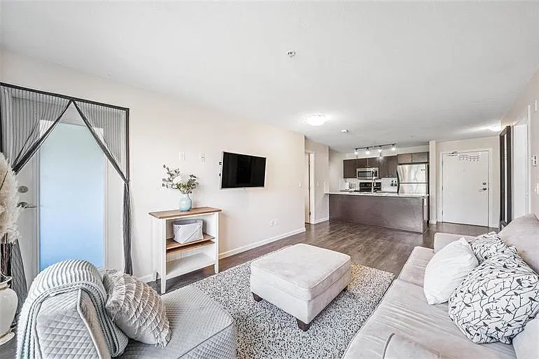 2 bed, 2.0 bath, 850 sqft, $2,100 — Photo 4
