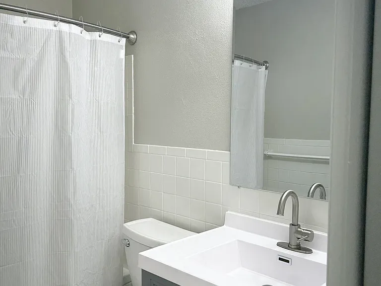Richfield Square Apartments — Photo 11