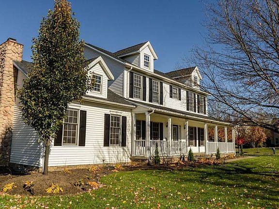 3rd image of 275 Gloucester Dr