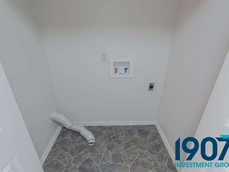 611 Sinclair Dr — Photo 12