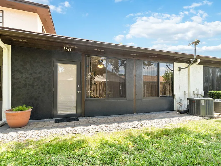 3528 Bay Ct — Photo 26