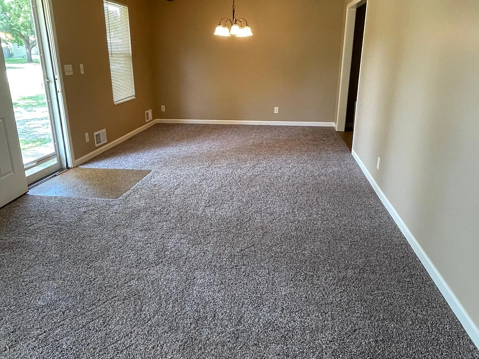 3 bed, 1.5 bath, 1200 sqft, $1,800 — Photo 4