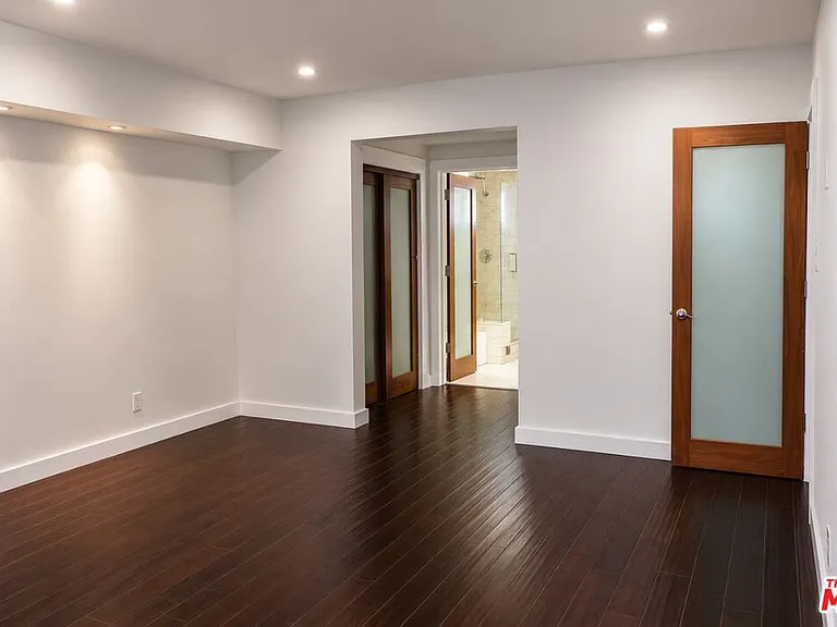 1525 N Hayworth Ave #107 — Photo 16