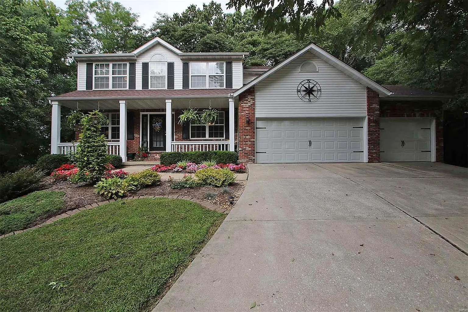 1215 Springbrooke Dr photo 1