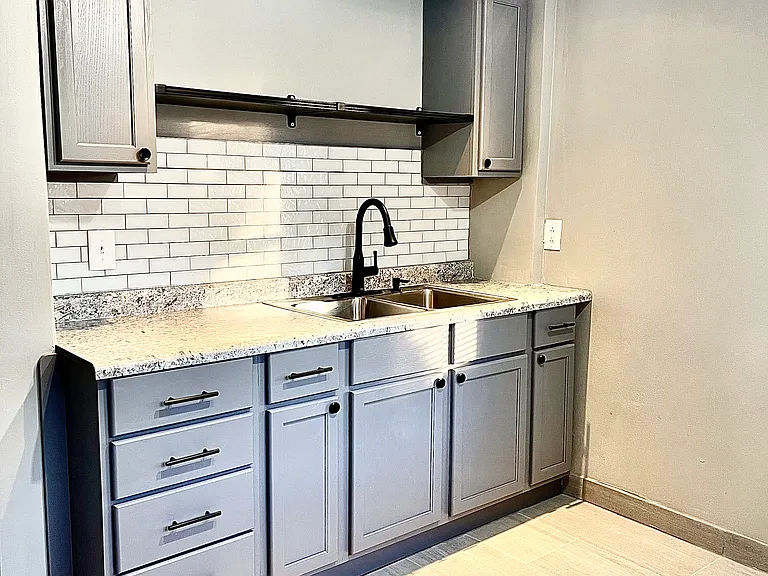 1005 N State St — Photo 2