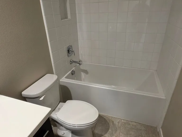 16208 Camden Cir — Photo 18