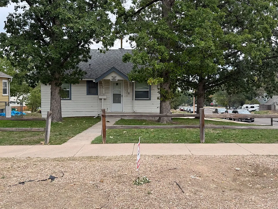 2044 10th Ave