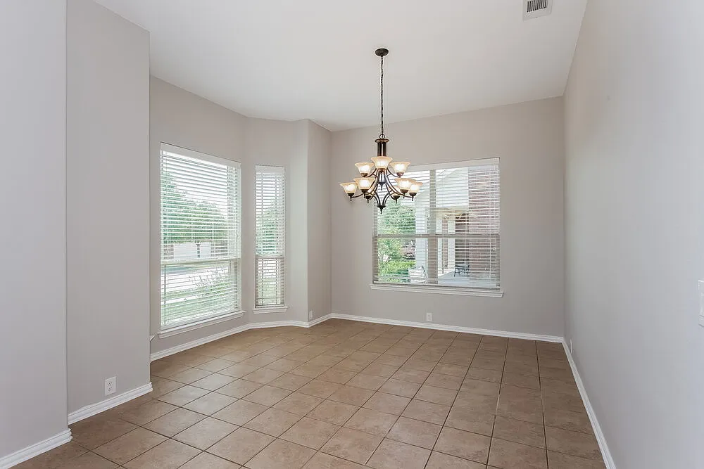 4 bed, 2.0 bath, 2036 sqft, $3,350 — Photo 4
