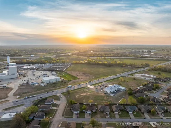 1 E Highway 51, Broken Arrow, OK 74014