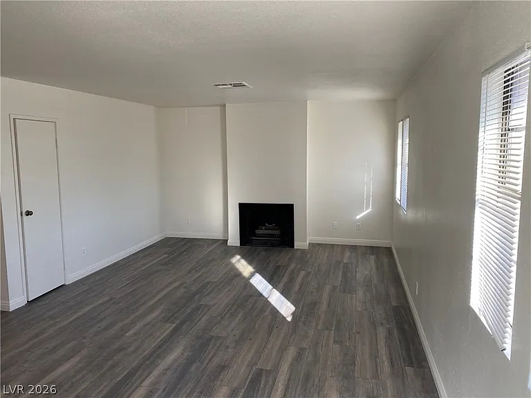 3911 Cambridge St #4 — Photo 2