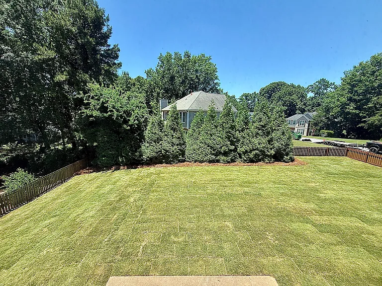 105 Springlaurel Ct — Photo 26